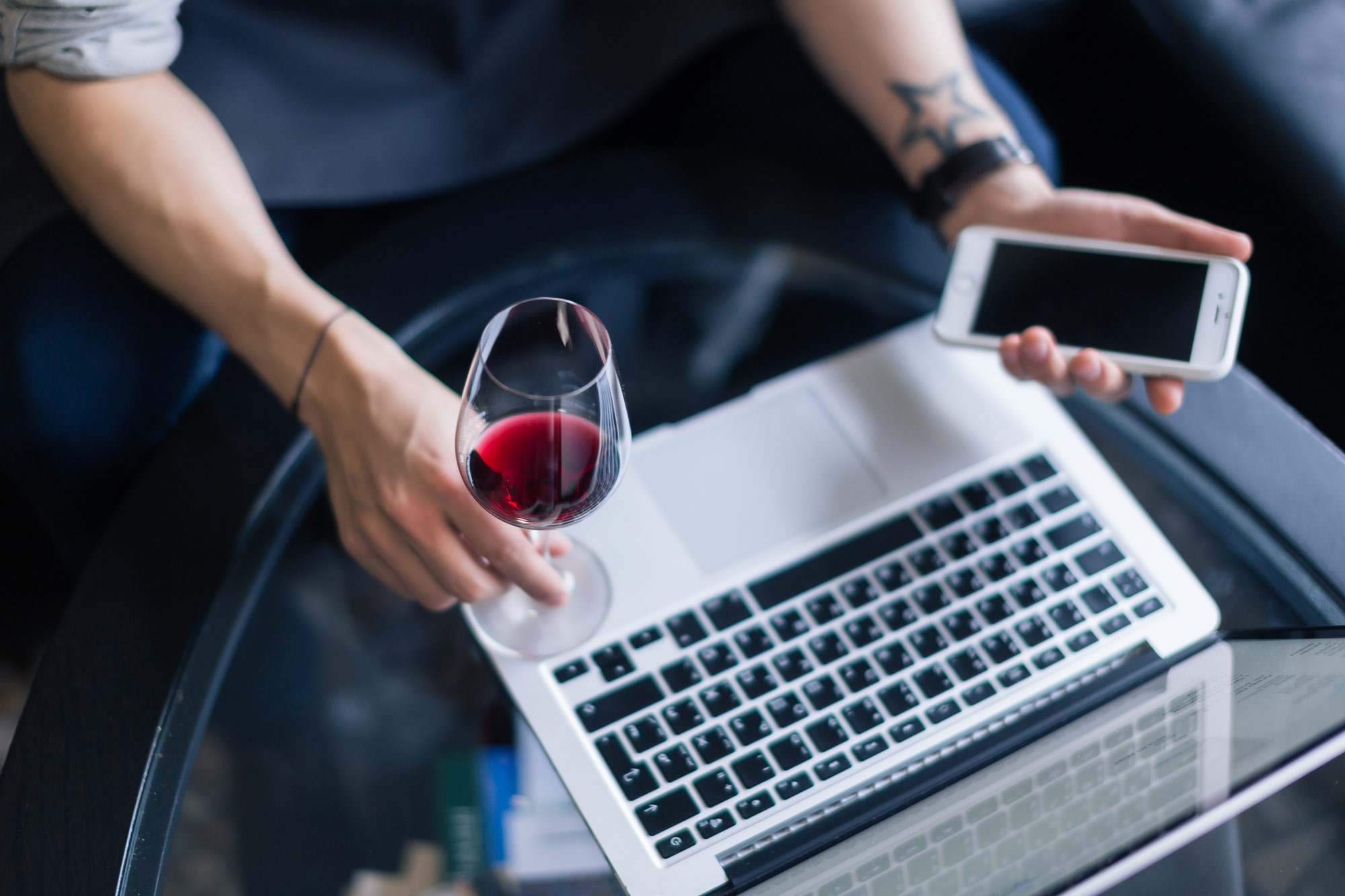 Vino, il lockdown favorisce il boom degli e-commerce